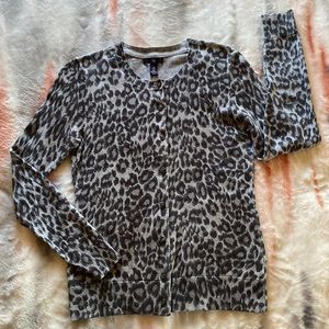 Beautiful. Button down Gap animal print sweater size S